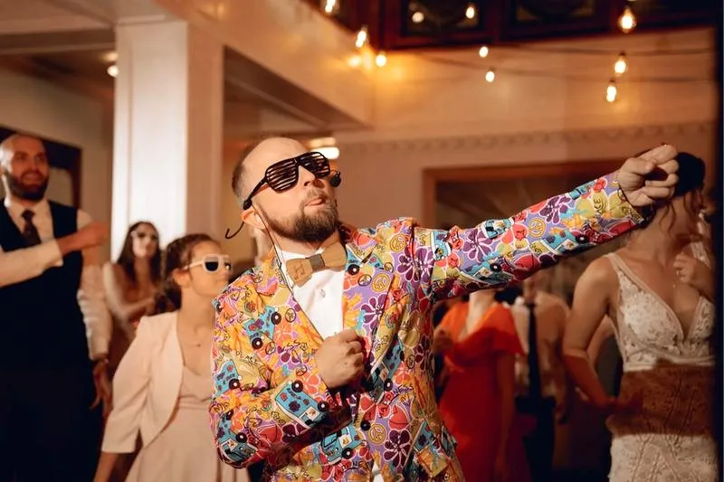 Dj czy zespół na wesele? Opinie z forum i praktyczne porównanie