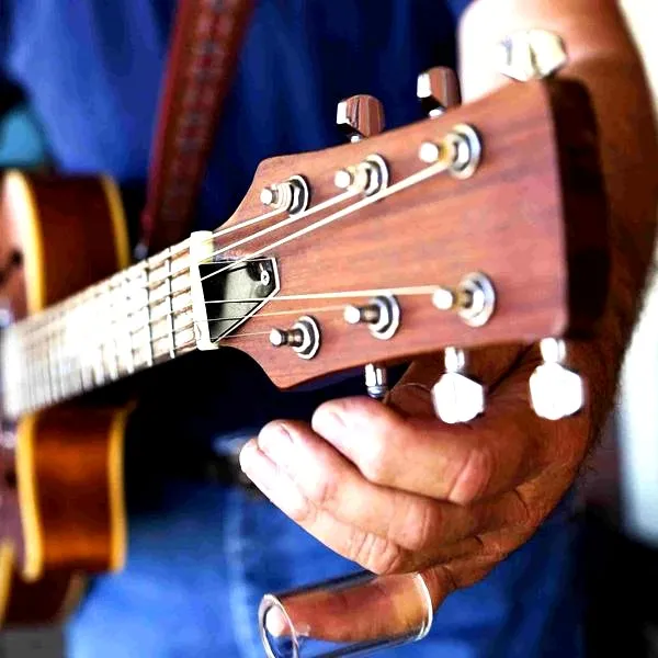 Jak samodzielnie nastroić gitarę klasyczną i cieszyć się doskonałym brzmieniem